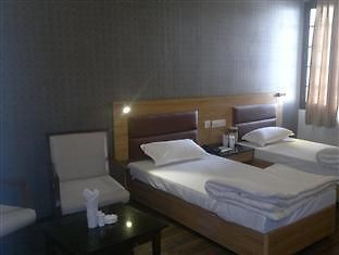 Oyo 3523 Tekarees Inn Mahanagar Lucknow Buitenkant foto